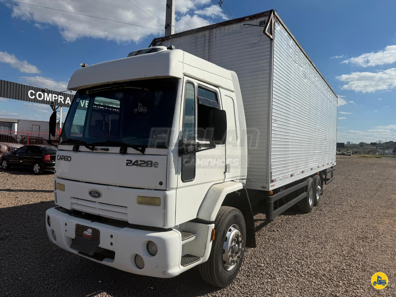 CAMINHAO FORD CARGO 2428 Baú Furgão Truck 6x2 Furlan Caminhões UMUARAMA PARANÁ PR